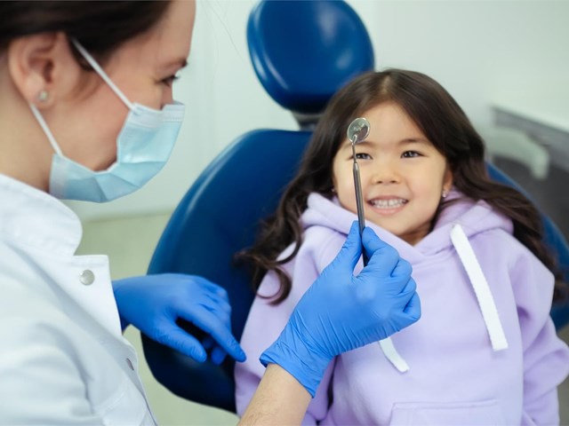 ¿Cuándo un niño debe acudir al dentista por primera vez?